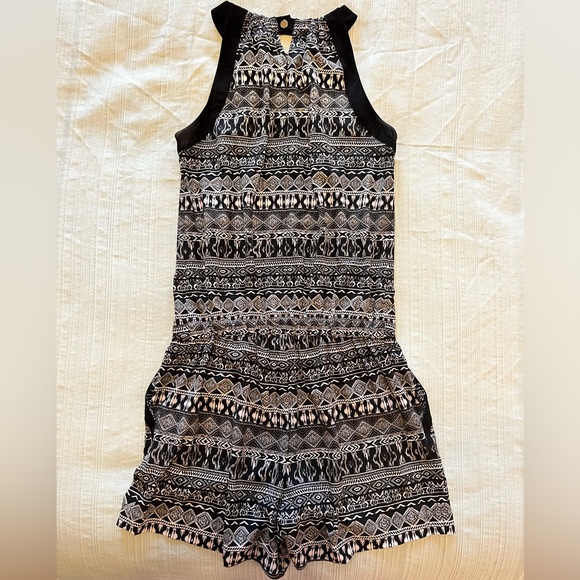 Cache Romper - Picture 2 of 5